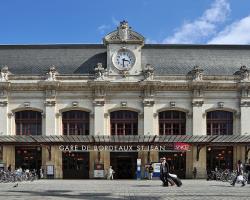 Gares de Bordeaux Saint-Jean et Poitiers